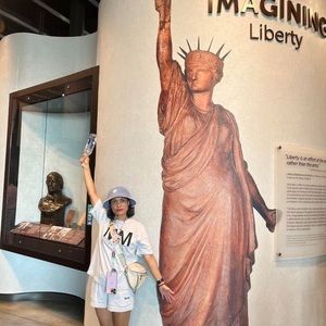 Meet your Posher, Aurea karensita